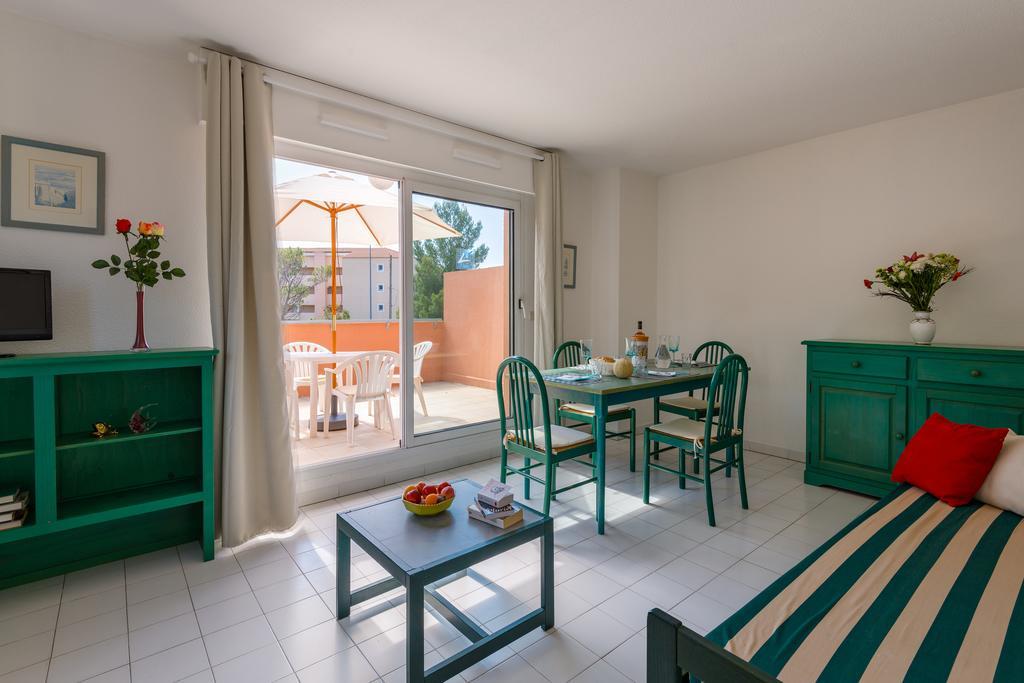 Lagrange Vacances Le Domaine Des Grands Pins Saint-Raphaël Habitación foto